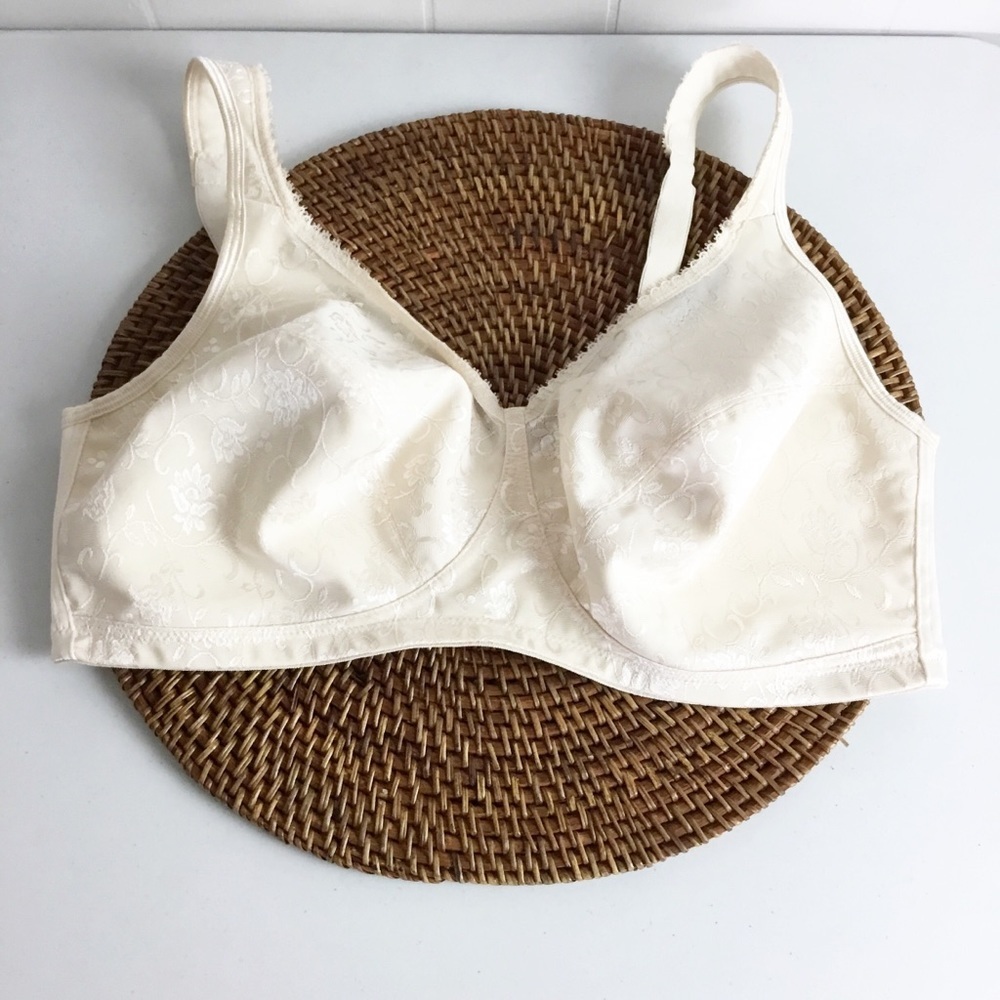 Playtex Light Beige Size 42 D Bra 18 Hour